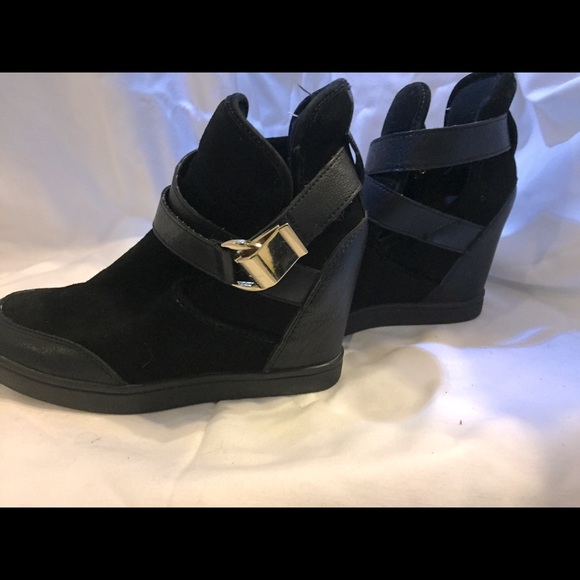 Black suede wedge booties - Picture 1 of 5